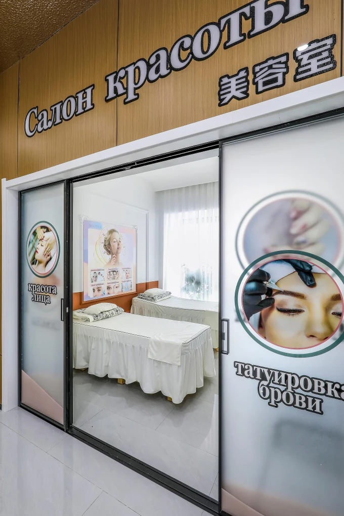 При клинике работают санаторий и косметология, где можно заодно поправить своё здоровье: